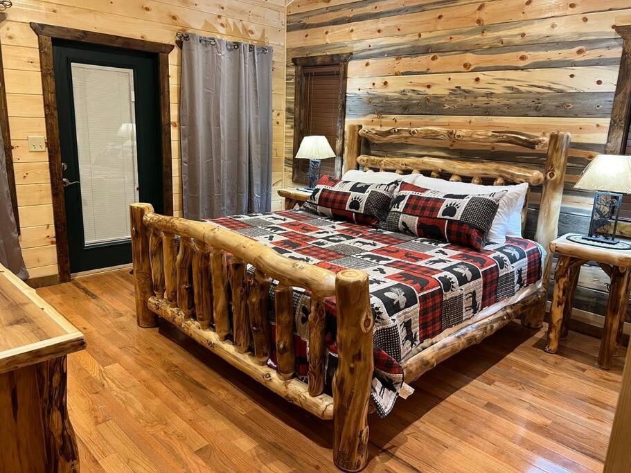 * * 4 Master Bedrooms, Views, Theater, Arcade, Evc 개틀린버그 외부 사진