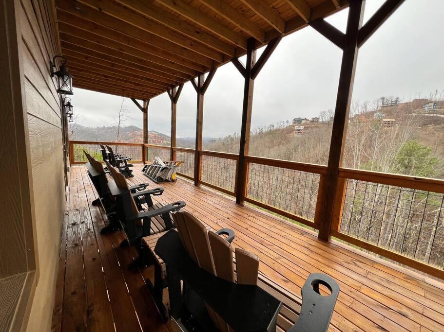 * * 4 Master Bedrooms, Views, Theater, Arcade, Evc 개틀린버그 외부 사진