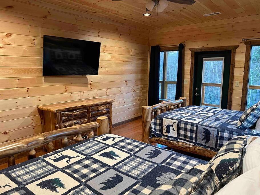 * * 4 Master Bedrooms, Views, Theater, Arcade, Evc 개틀린버그 외부 사진
