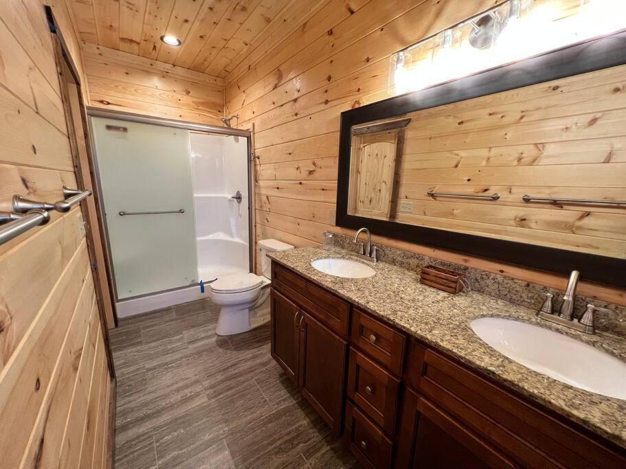 * * 4 Master Bedrooms, Views, Theater, Arcade, Evc 개틀린버그 외부 사진