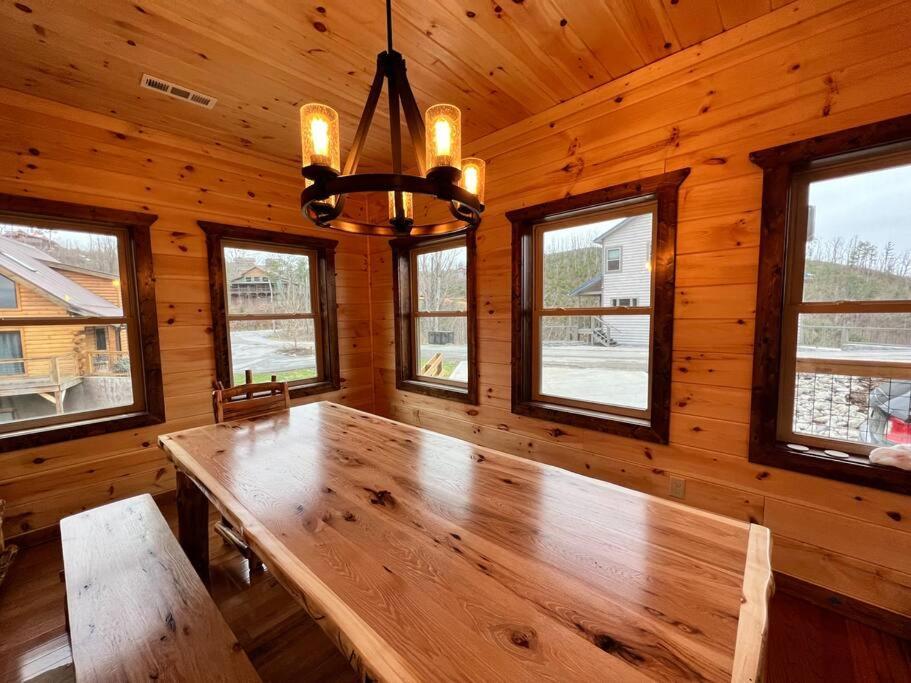 * * 4 Master Bedrooms, Views, Theater, Arcade, Evc 개틀린버그 외부 사진