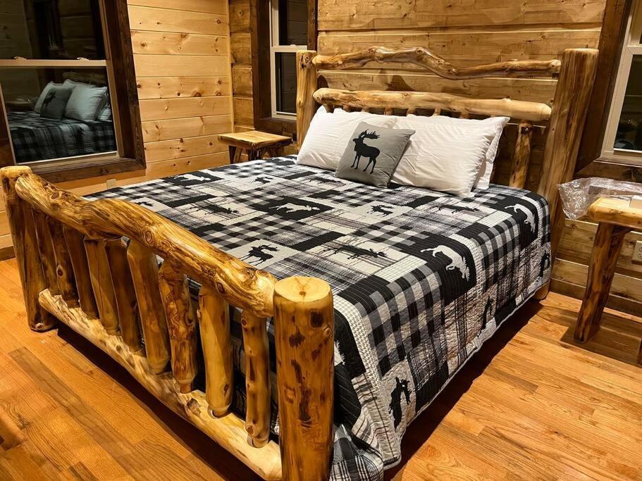 * * 4 Master Bedrooms, Views, Theater, Arcade, Evc 개틀린버그 외부 사진