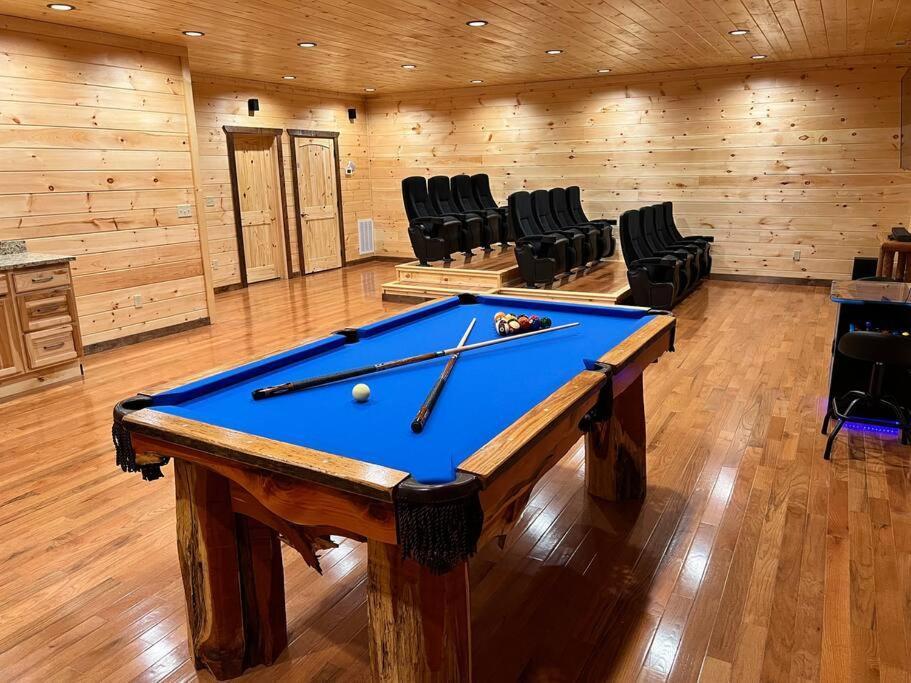 * * 4 Master Bedrooms, Views, Theater, Arcade, Evc 개틀린버그 외부 사진