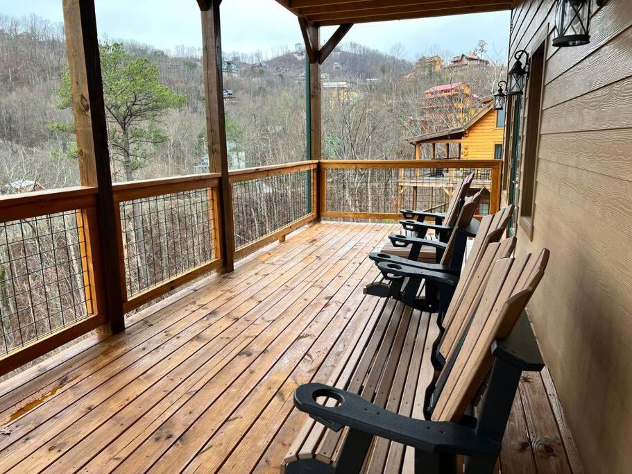 * * 4 Master Bedrooms, Views, Theater, Arcade, Evc 개틀린버그 외부 사진