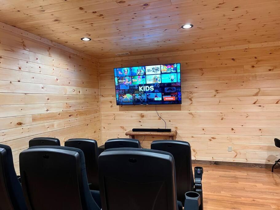 * * 4 Master Bedrooms, Views, Theater, Arcade, Evc 개틀린버그 외부 사진