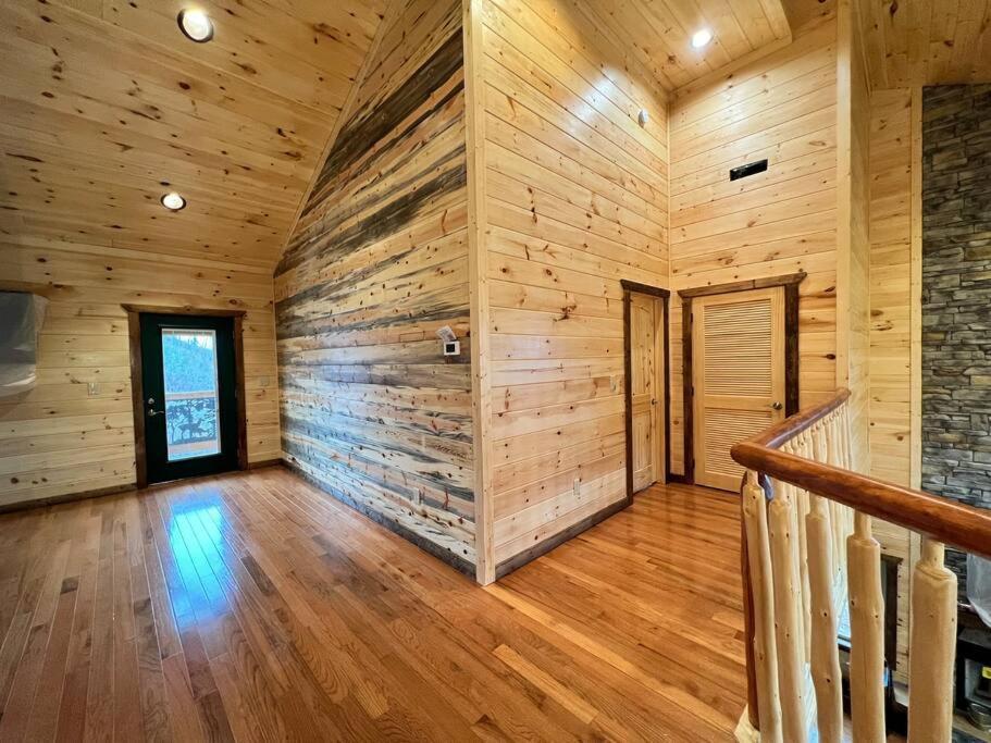 * * 4 Master Bedrooms, Views, Theater, Arcade, Evc 개틀린버그 외부 사진