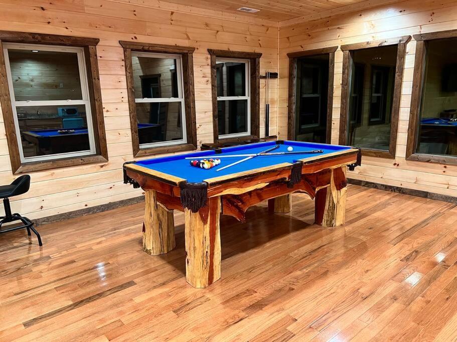 * * 4 Master Bedrooms, Views, Theater, Arcade, Evc 개틀린버그 외부 사진