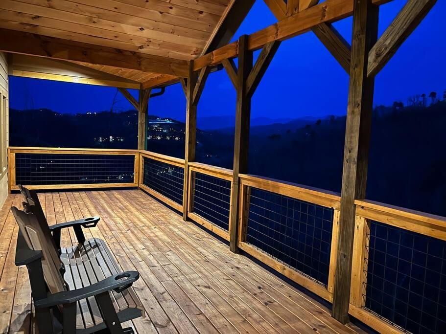* * 4 Master Bedrooms, Views, Theater, Arcade, Evc 개틀린버그 외부 사진